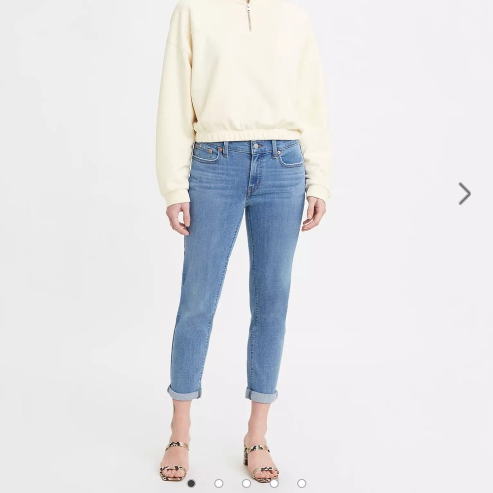 Levi’s Mid Rise Boyfriend Women’s Jeans Medium Wash Size 32 Relaxed Fit Stretch